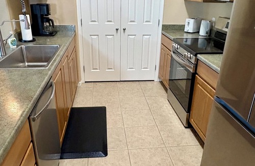 Parkwood Ranch Condo | Heated Pools, King Bed, Fast Wi-Fi – Gated East Mesa 2BR Condo with Balcony