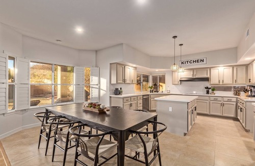Foothills House | Heated Saltwater Pool, 4 King Beds, Putt Gr, 360 Mt Views, Game Rm, Sleeps 11