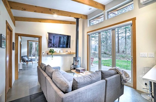 Gold Bar House | Heated Swim Spa! 15-Acre Cabin on Skykomish River