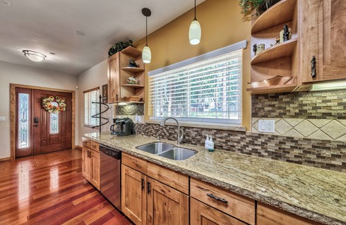 South Lake Tahoe House | Heavenly Chalet - Close to Gondola & Beaches