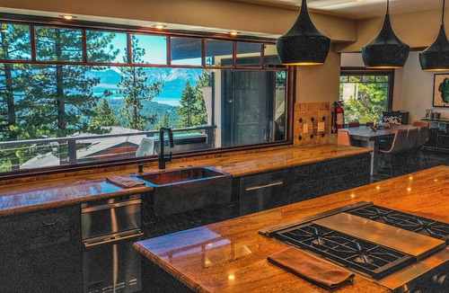 South Lake Tahoe Ski Chalet | Heavenly Manor -Ultimate Tahoe Getaway- ⚠️DO NOT BOOK ON BOOKING⚠️COM. SCAM