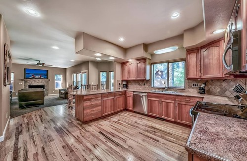 Montgomery Estates House | Heavenly Pines - Hot Tub - Game Room - AC - BBQ
