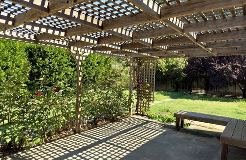 Merced House | Heavenly Stay! Charming 3-bedroom house in heart of Merced with WiFi and AC