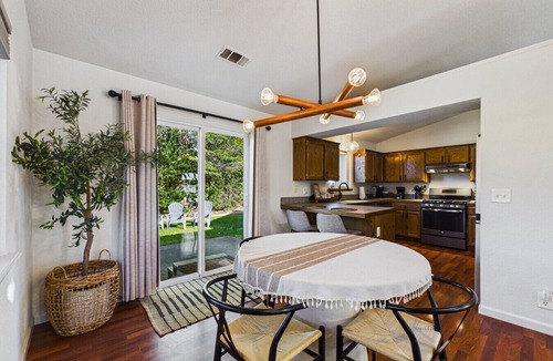 McKinleyville House | Hedge Rose Near Cal Poly, Airport, Redwoods