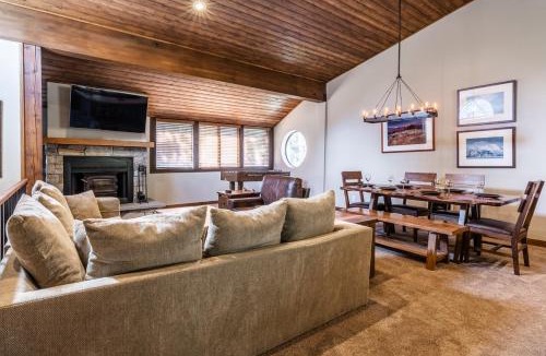 Mammoth Lakes House | Helios 9N