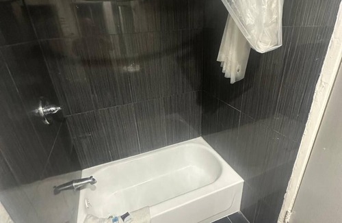 Westmont Hotel | Heritage Inn