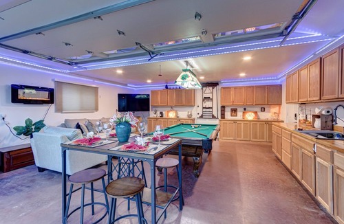 Vista Cottage | Hidden Gem-Private, 1B/B, Privacy, Fully Fenced, Deck, Outdoor living,