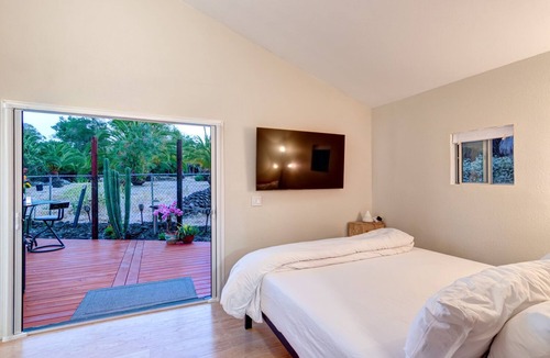 Vista Cottage | Hidden Gem-Private, 1B/B, Privacy, Fully Fenced, Deck, Outdoor living,