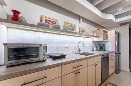 Northwest Portland Apartment | Hidden Hiker Oasis at Forest Park *Hot Tub*Pets OK