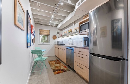 Northwest Portland Apartment | Hidden Hiker Oasis at Forest Park *Hot Tub*Pets OK
