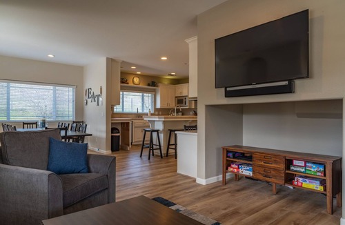 Templeton House | Hidden Hills-Luxury Wine Country Home with Pool, Spa and Bocce Court!