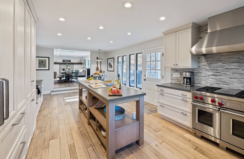 Atascadero House | Hidden Oaks Farmhouse by AvantStay | Hot Tub, Deck