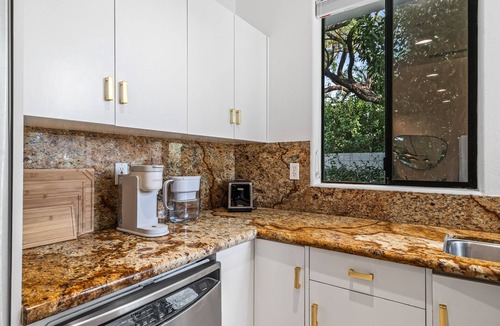 The Movie Colony House | Hidden Paradise w/Two Private Suites TOT# 038530