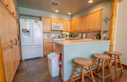 June Lake Apartment | Hideaway Down Canyon #101