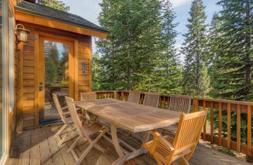 Truckee House | High Altitude at Tahoe Donner by Tahoe Getaways - Huge 4 BR with Private Hot Tub, Pool Table, Ping Pong, HOA Amenities