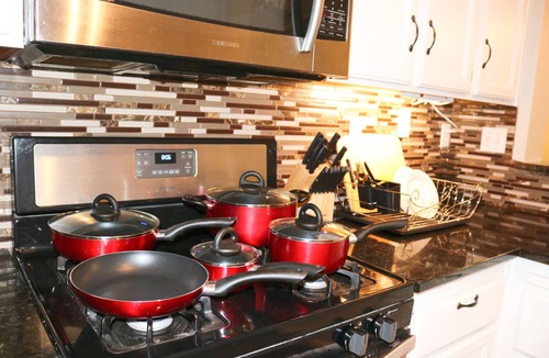 Elk Grove Villa | High Ceiling & Amazing backyard & family Kids friendly
