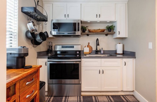 Pierson Place Historic District House | High-End Cowboy Casita in Historic Phoenix with Private Patio & BBQ