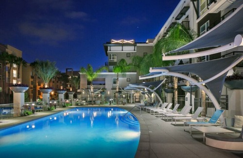 Platinum Triangle Apartment | high-end urban style living, 5 min from Disneyland