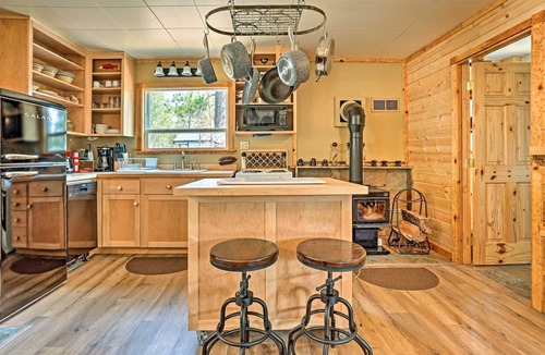 La Pine Cabin | High Lakes Hideaway: La Pine Fishing Cabin!