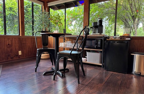 Shasta Lake Apartment | Highland Cottage; a peaceful, cozy studio near Lake Shasta