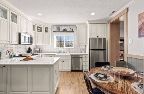 Lake Shore Other | Highlanders Retreat\Private\BBQ Grill\Farmhaus&Castia\W&D