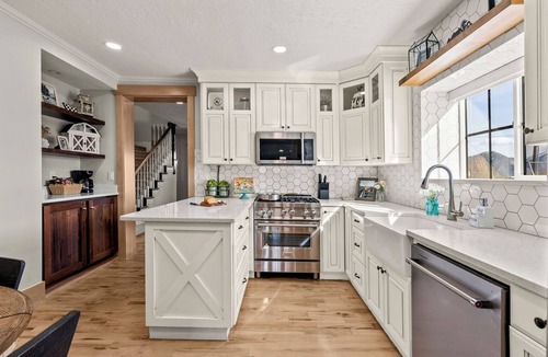 Lake Shore Other | Highlanders Retreat\Private\BBQ Grill\Farmhaus&Castia\W&D