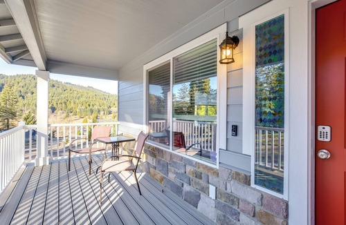 Oakridge House | Hike, Bike & Ski: Oakridge Home ~ 3 Mi to Trails!