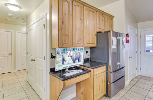 South Jordan House | Hike, Golf & Ski: Family Home in South Jordan