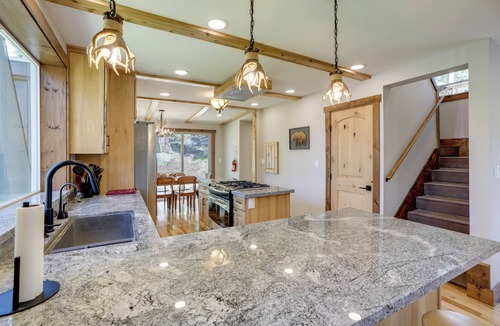 Echo Lake Cabin | Hike, Ski & Explore! Spacious Home in Twin Bridges