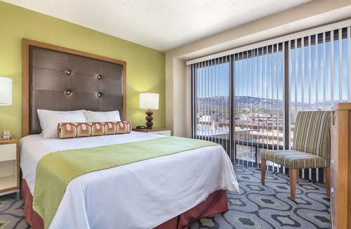 Downtown Reno Resort | Hiking in the Sierra Nevadas and skiing at Lake Tahoe!