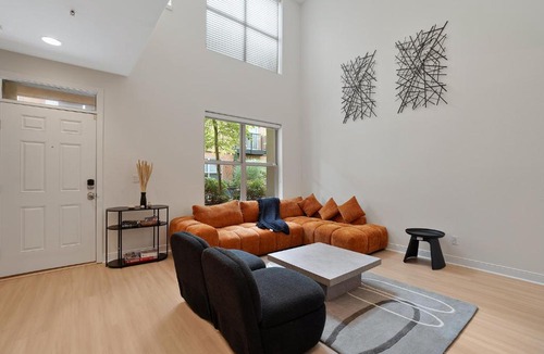 Orenco Station Apartment | Hillsboro's Best at Your Doorstep with pool & gym