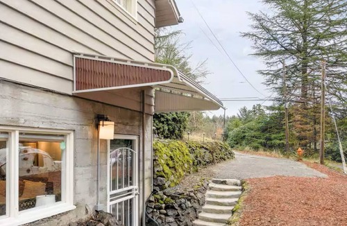 Hillsdale Apartment | Hillsdale Private Studio Oasis in Portland, OR