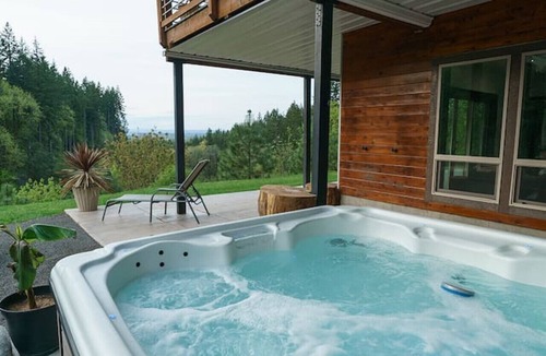 Amity Villa | Hilltop Gated Wine Retreat | Views + Hot Tub Bliss