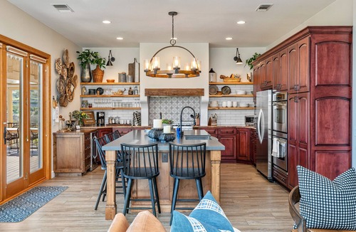 Paso Robles House | Hilltop Hacienda-Luxe Designer Hilltop Hacienda with Amazing Views and Spa!