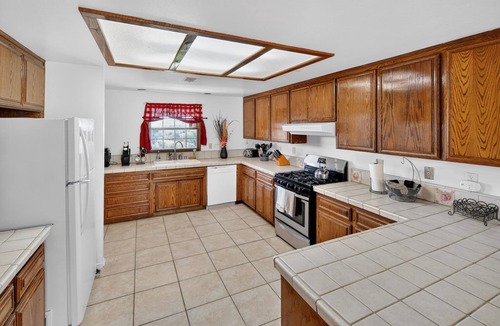 Vista House | Hilltop Retreat | Games/Hot Tub/Golf/Basketball