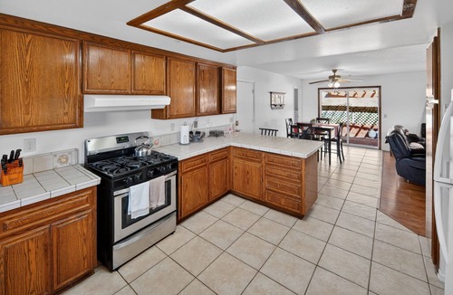 Vista House | Hilltop Retreat | Games/Hot Tub/Golf/Basketball