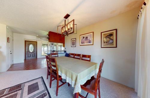 Yolo County House | Hilltop Sierra-View Home: Ranchito Retreat w/Pool
