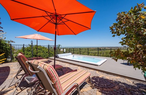 Paso Robles House | Hilltop Vineyard Estate with 360 Views, Hot Tub & Pool!