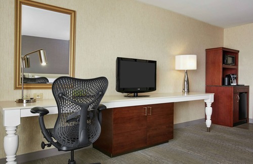 The East Side Hotel | Hilton Garden Inn San Francisco Arpt North