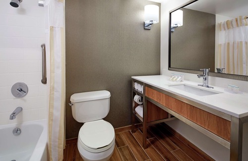 Lake Forest Hotel | Hilton Garden Inn Portland/Lake Oswego