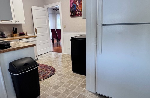 Belmont Apartment | Historic 2-bedroom apartment in one of the oldest neighborhoods in Portland