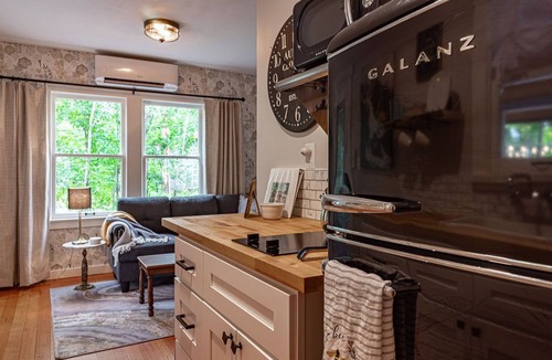 Prescott Cottage | Historic Aubrey Cottage Duplex Walk to Downtown