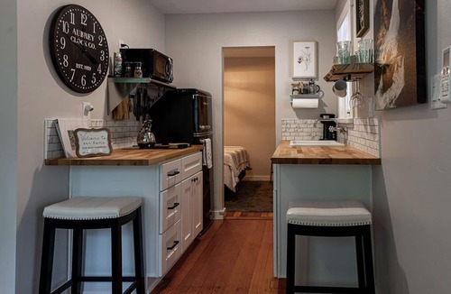 Prescott Cottage | Historic Aubrey Cottage Duplex Walk to Downtown