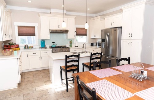 Anaheim Colony Historic District House | Historic craftsman, sleeps 9, 3br2.5ba, Disney 1mi