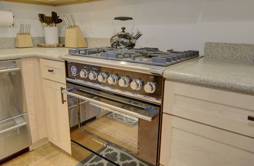 Downtown Flagstaff Cottage | Historic Downtown Cottage with Beautiful Courtyard