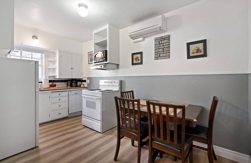 Old Bend Condo | Historic Drake Cottage - Walk to Downtown Bend - Drake Park Across the Street - Perfect for Couples