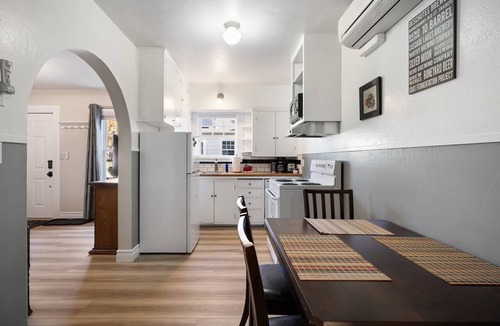 Old Bend Condo | Historic Drake Cottage - Walk to Downtown Bend - Drake Park Across the Street - Perfect for Couples