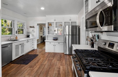 Phoenix House | Historic Farm Estate | Fairytale Haven | Ashland
