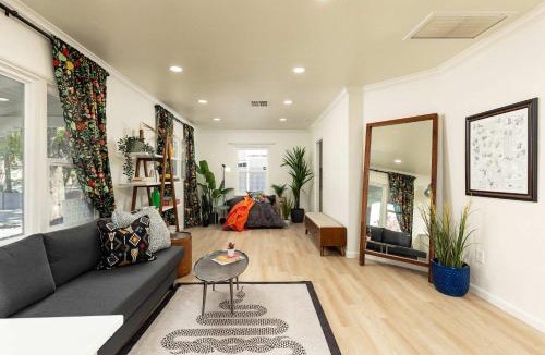 Encanto House | Historic Gem with Pool in the heart of Downtown