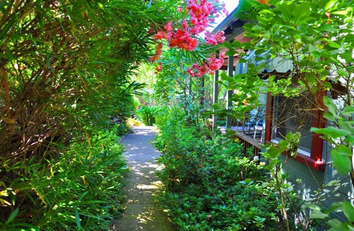 Plymouth House | Historic house located 10 min to 50 wineries, parks, shopping and Zagat dining.